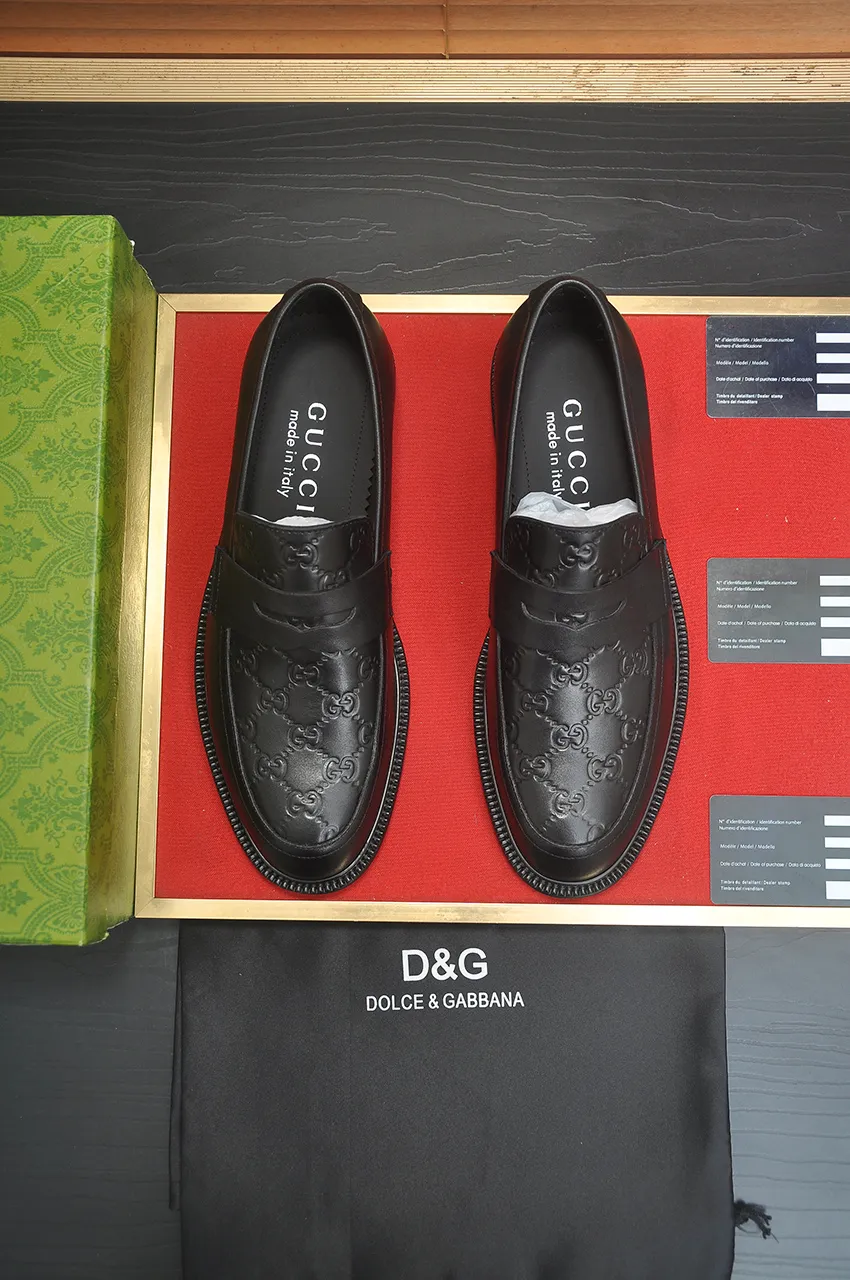 Men's shoes💰500💶Italy's top luxury men's shoe giant (GUCCI) (Gucci) (full cowhide lining) new arrival🍃Original European style🔰 Pleasant to the eye😍In order to make the shoes more durable and non-deformable🌀The production continues to follow traditional methods but there is still no lack of innovation💪Choose original sheepskin for the leather♻️ Smooth and natural And extra bright ⭐Made of imported cowhide, the first choice of rich people 38-45 (45 customized)